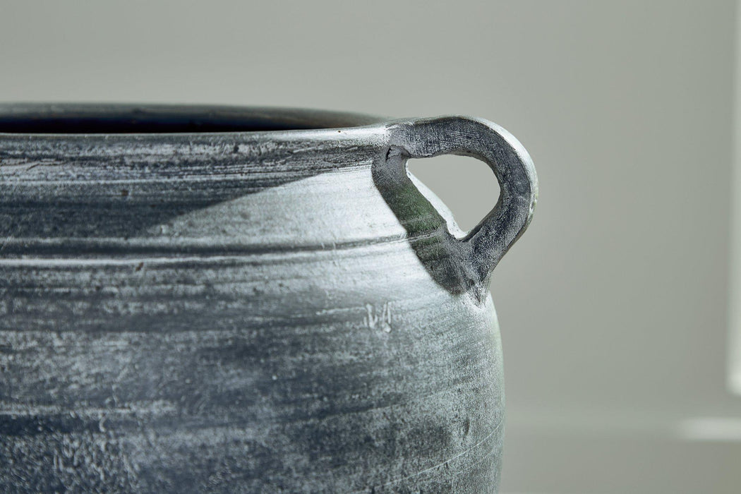 Meadie Vase - Furniture Max (Falls Church,VA) *